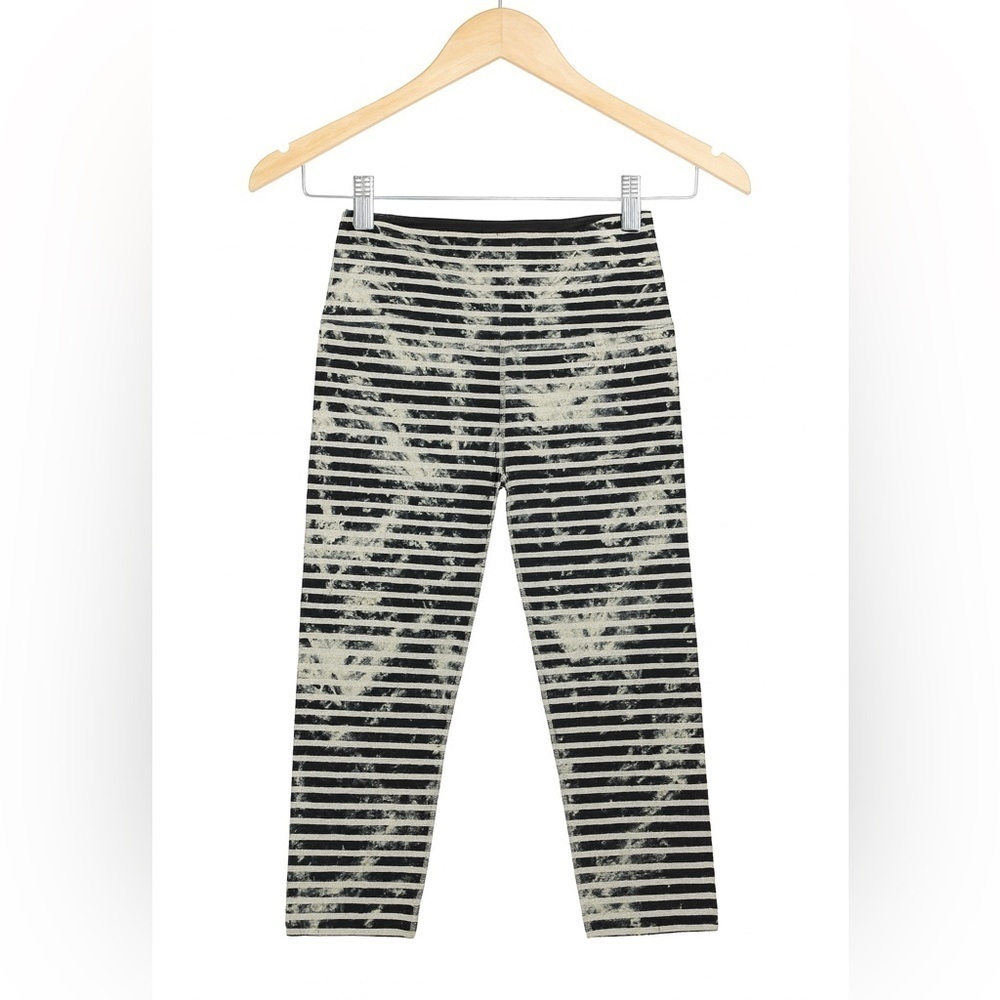 Tommy Hilfiger Women's Medium Black, White, Sea Green Athletic Capri Leggings